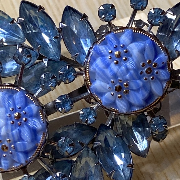 Elegant Vintage Judy Lee Blue Floral Brooch